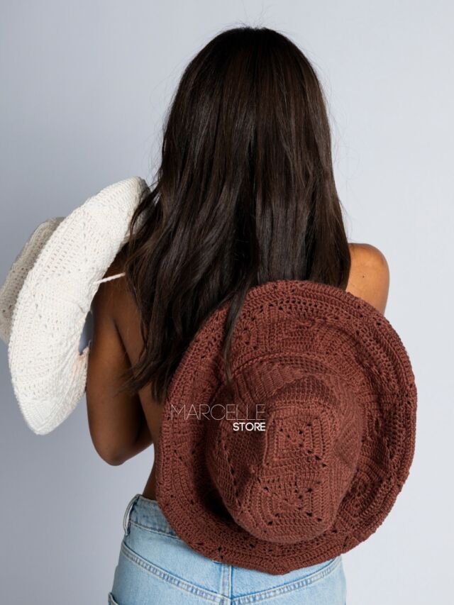 🤌Uma marca apaixonada por acessórios como nós, não deixaria faltar o acessório mais trend do momento: o Chapéu no modelo Cowboy, agora em crochê. 

✨A peça é feita toda em crochê com fio 100% algodão e com uma estrutura interna.

🤍🤎 Dispinível nas cores: off-white e marrom